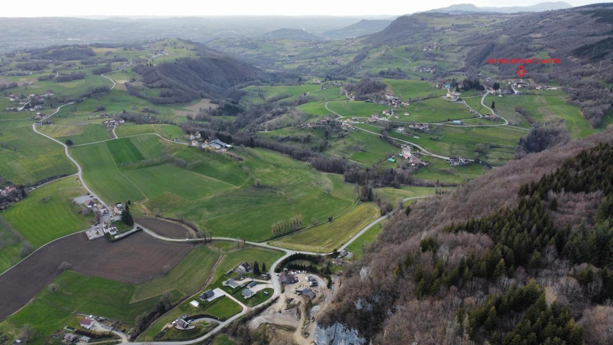 Un Pied Devant L'Autre Sainte-Marie-D'Alvey Екстер'єр фото
